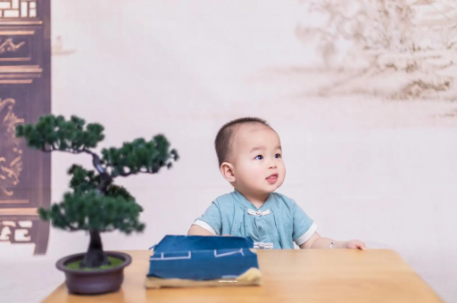 菏泽怀孕肚子中间凹两边凸
